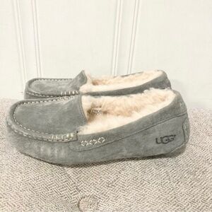 UGG Ansley Light Grey Suede Sheepskin Moccasins Slippers  Women’s size 5